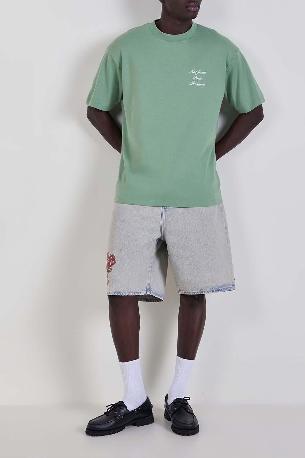 חולצת טי בגזרה משוחררת